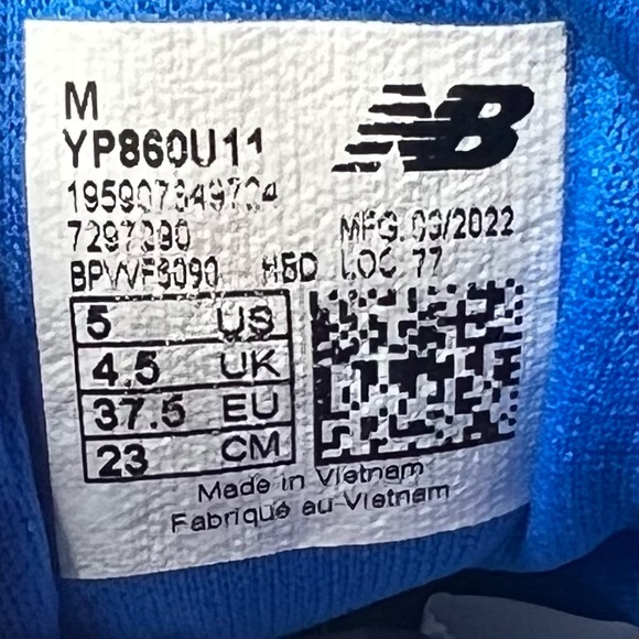 New Balance Fresh Foam 860v11 Running Shoes in Vibrant Sky Blue and Pink - Picture 9 of 9